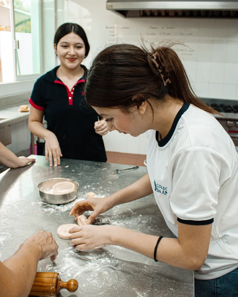 Actividad de cocina mamas - Preparacion galletas molde